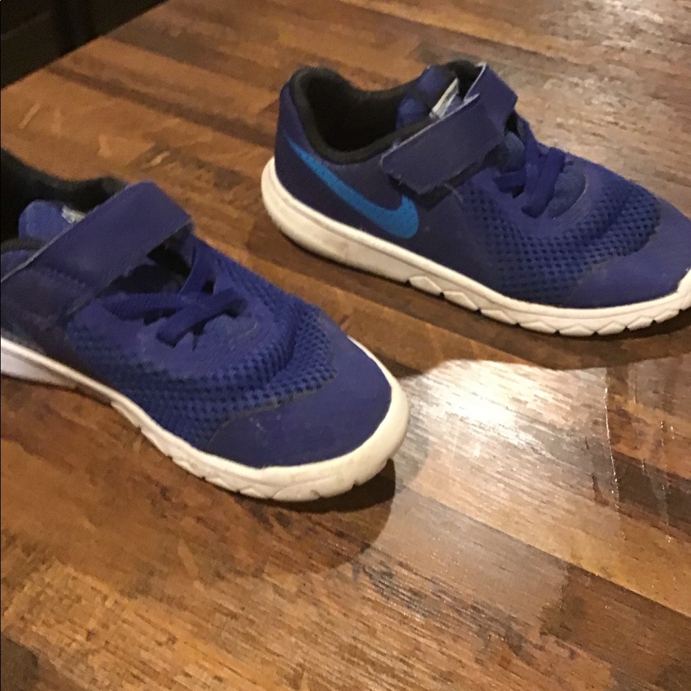Toddler boys Nike sneakers size 10